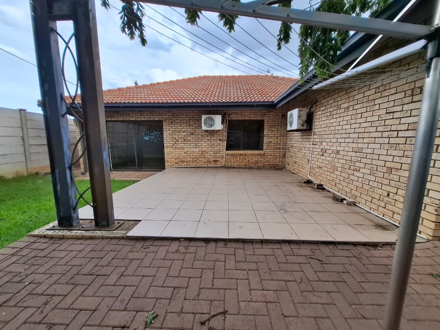 To Let 3 Bedroom Property for Rent in Universitas Free State